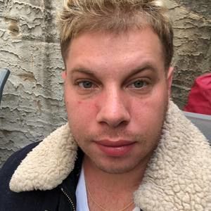 Meet your Posher, Christopher